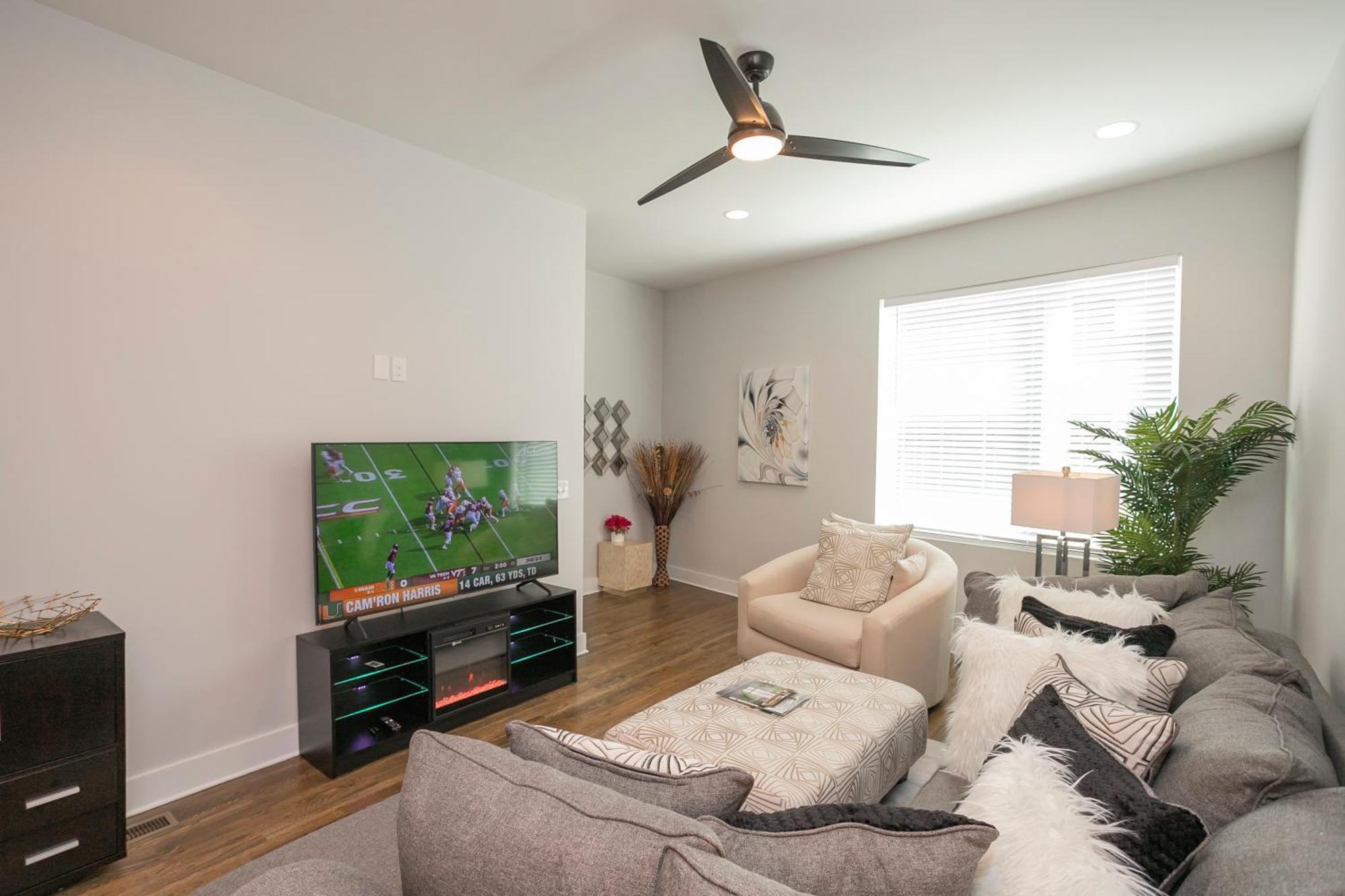 Luxury Townhome Skyline Views Mins To Dt 내슈빌 외부 사진