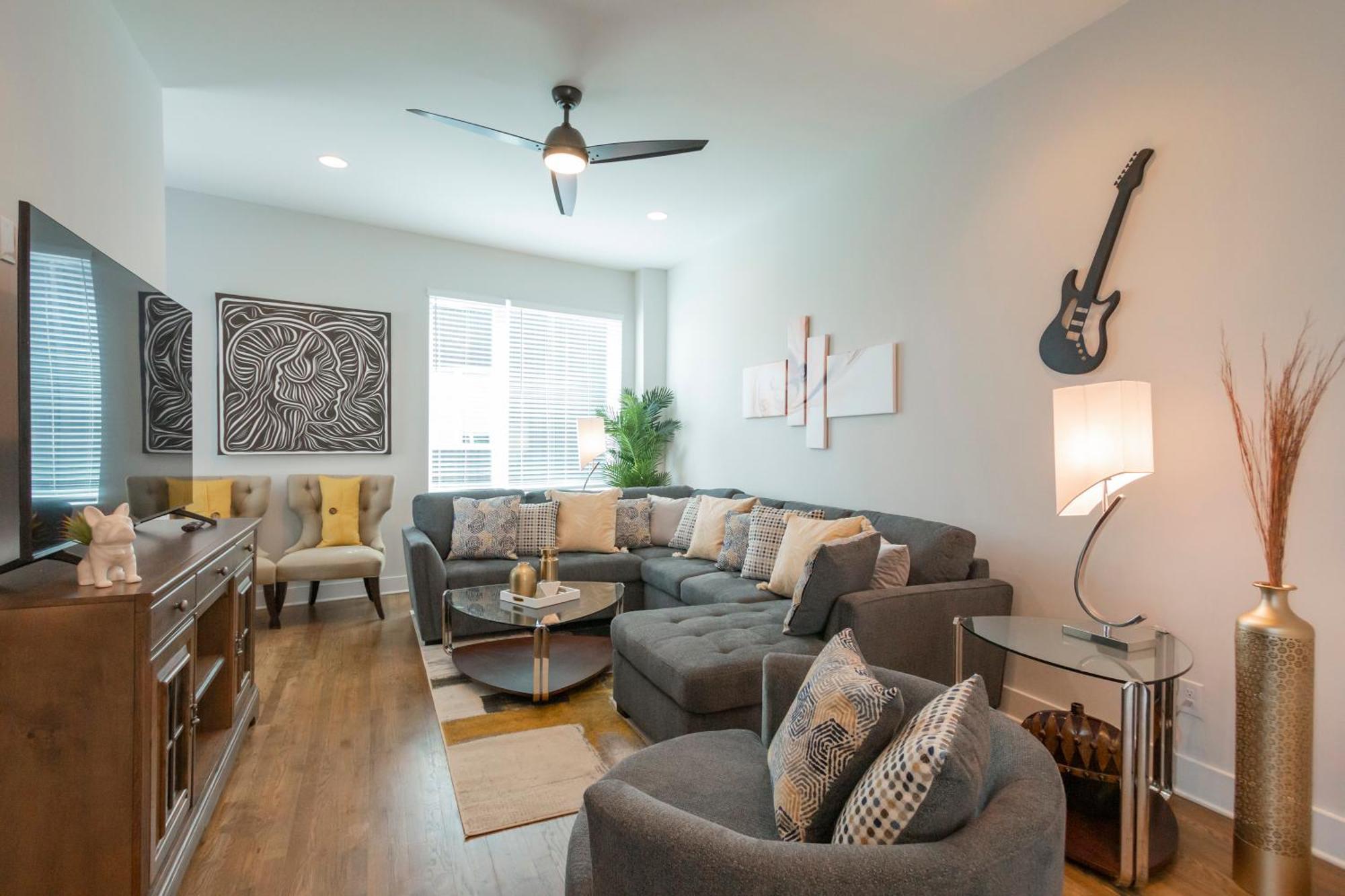 Luxury Townhome Skyline Views Mins To Dt 내슈빌 외부 사진