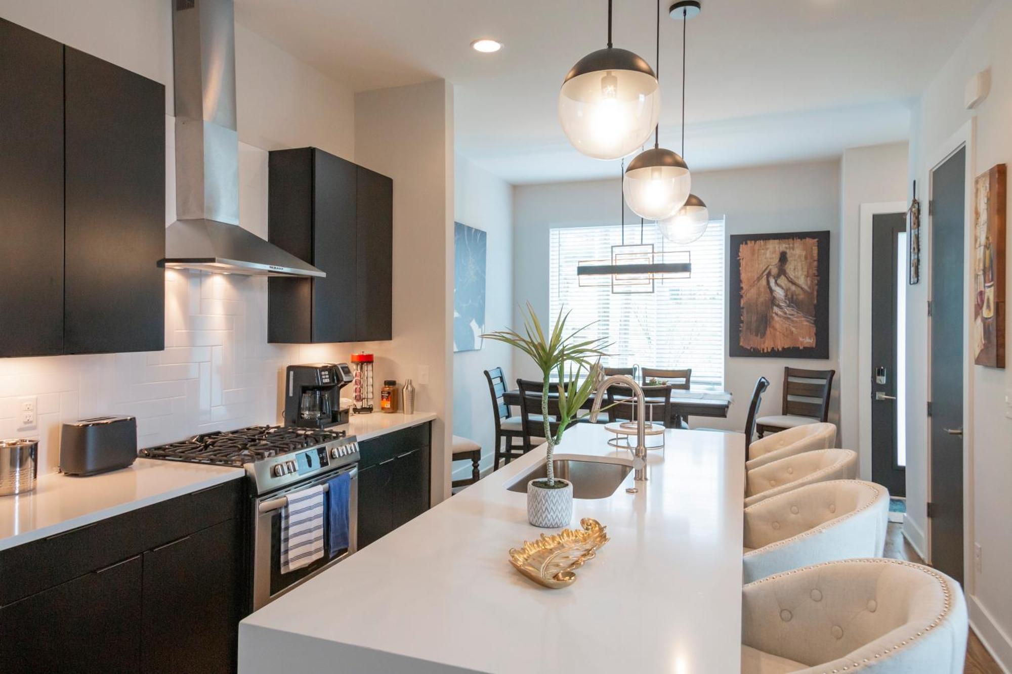 Luxury Townhome Skyline Views Mins To Dt 내슈빌 외부 사진